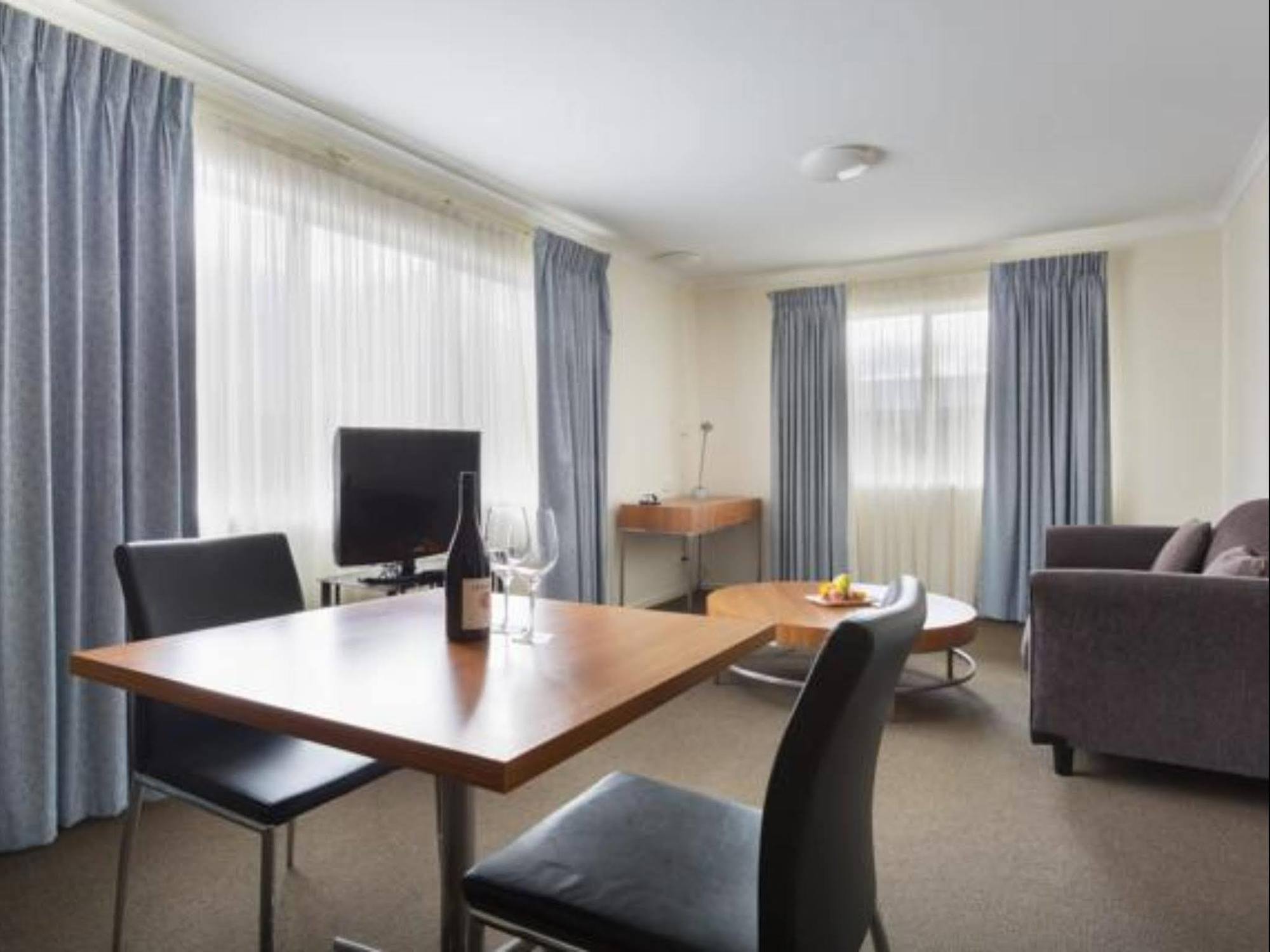 พรีเมียร์ โฮเต็ลแอนด์อพาร์ตเมนต์ Hotel แคนเบอร์รา ภายนอก รูปภาพ