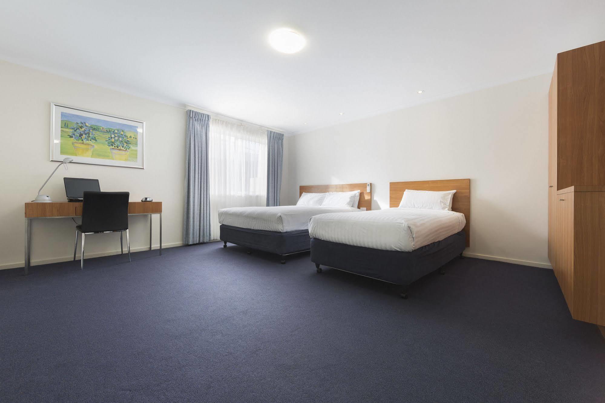 พรีเมียร์ โฮเต็ลแอนด์อพาร์ตเมนต์ Hotel แคนเบอร์รา ภายนอก รูปภาพ